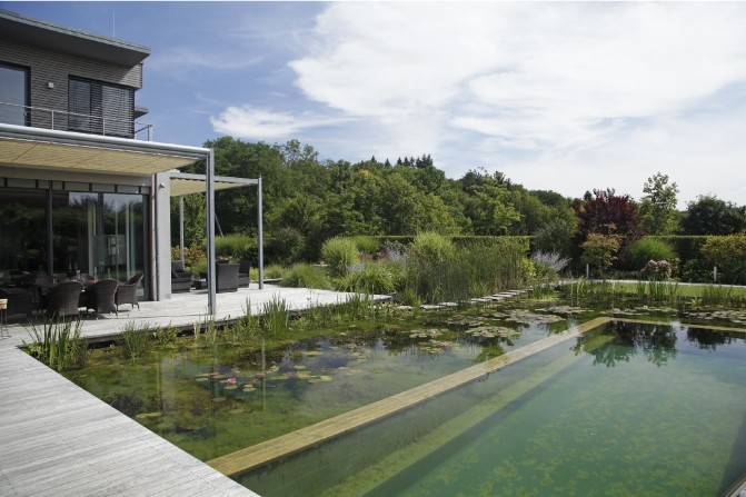 natural-pool-as-centrepiece-of-a-wellness-garden-01