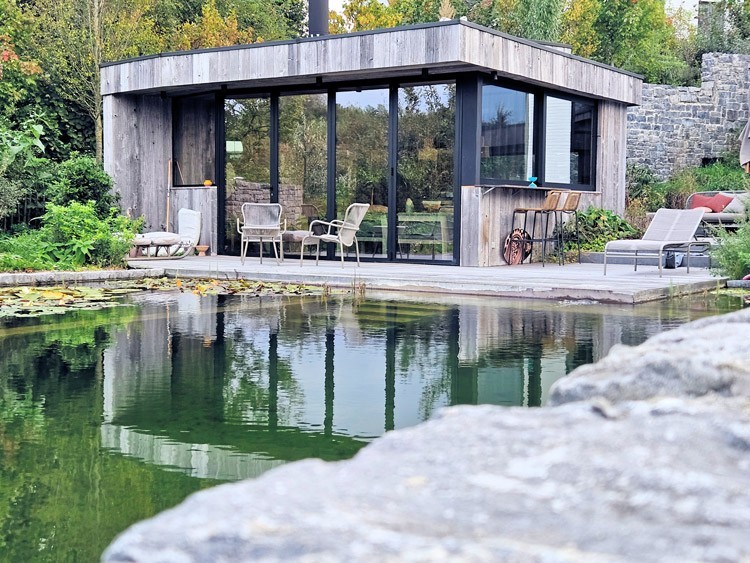 Modern pool house with dreamlike Swimming Pond