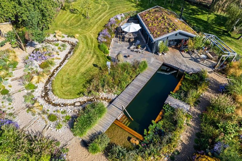 There are no limits to the design possibilities of the swimming pond
